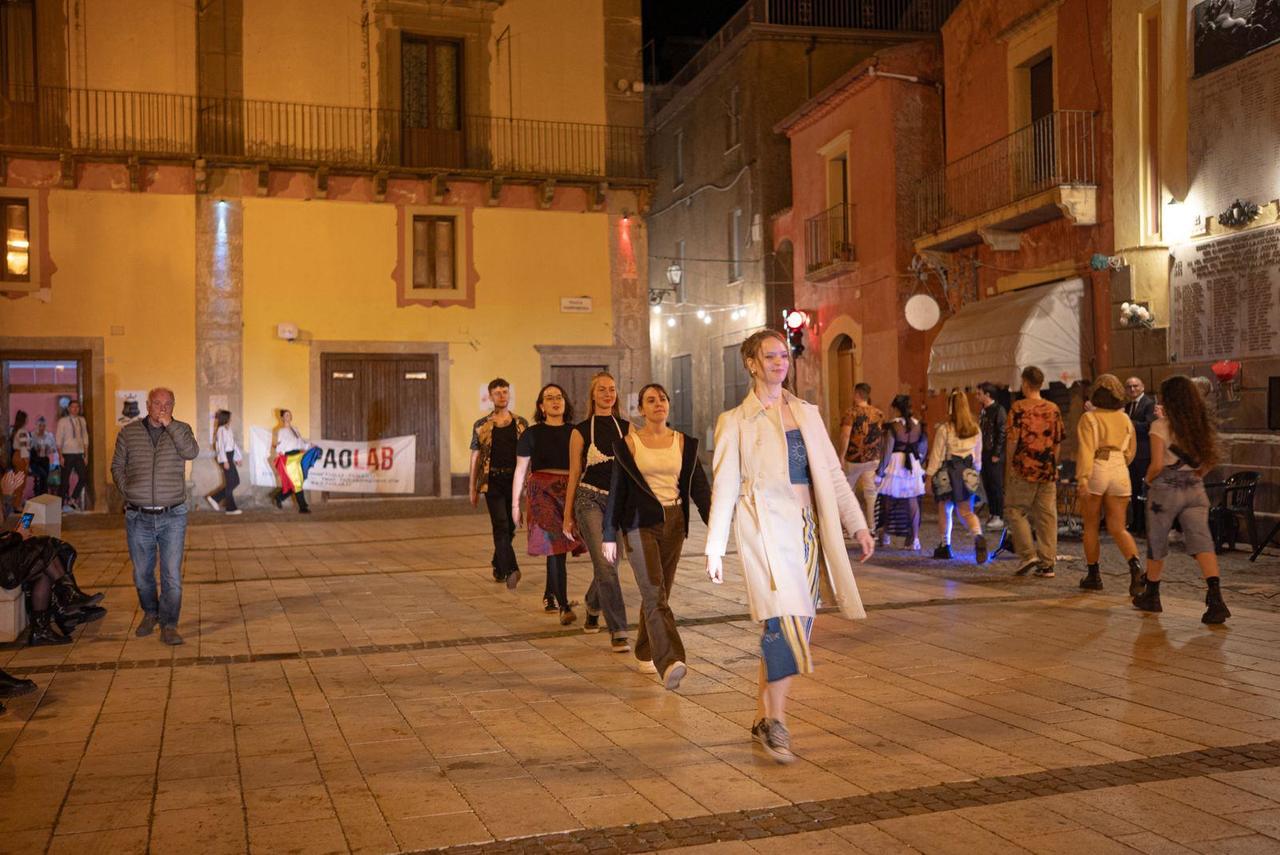 Prihodnost brez zavrženih oblačil | mladinska izmenjava »Slow Fashion Week«