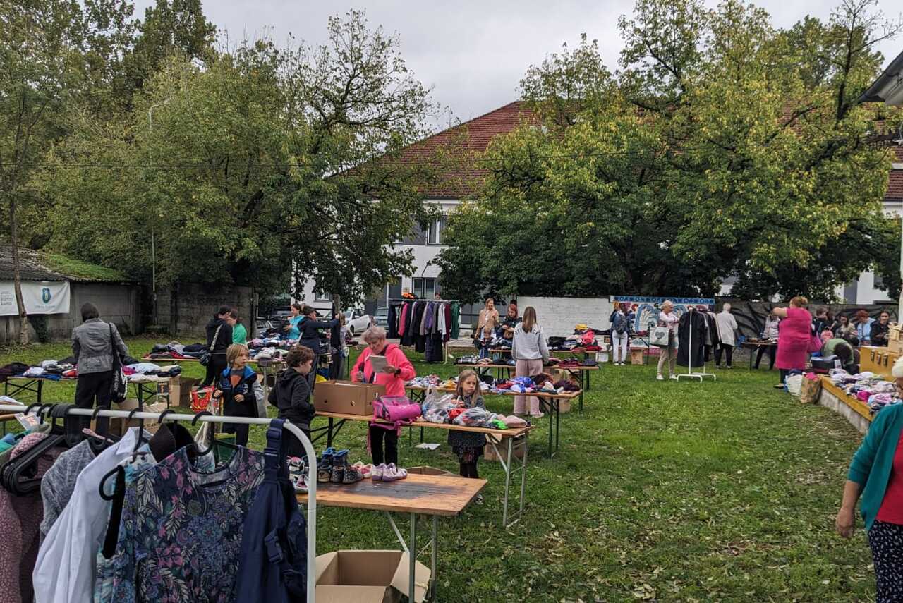 Izmenjevalnica oblačil 47