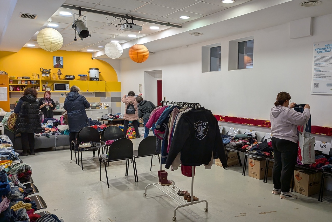 Izmenjevalnica oblačil 49 + izmenjava pustnih kostumov