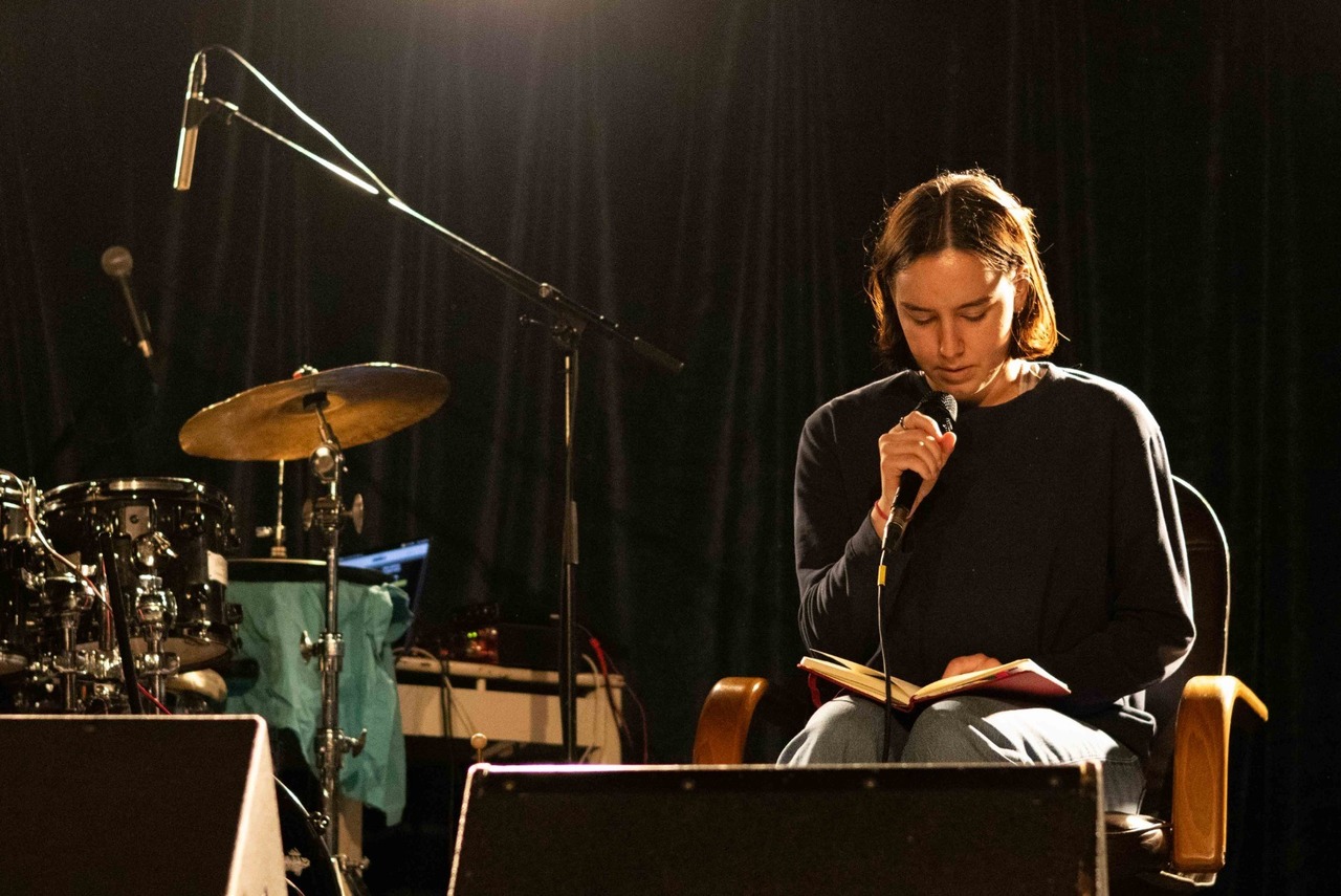 Literarni večer: Lara Božak | zbirka Kap lje kap lje | 4. 2. 2026